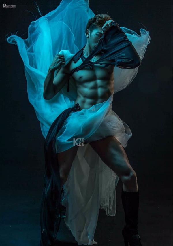 Whoseman-12-芬達Maxime譜出的異國情慾